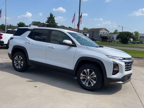 New 2026 Chevrolet Equinox LT w/ Convenience Package II image 2