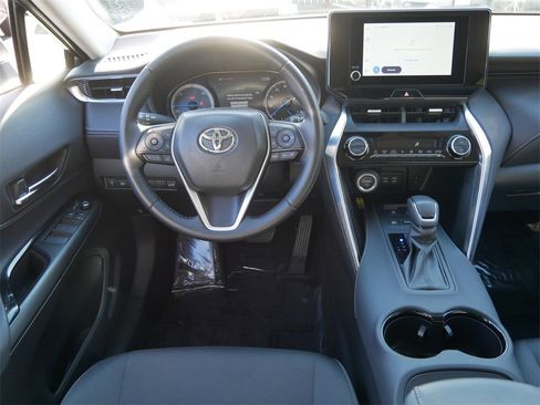 Used 2024 Toyota Venza LE image 12