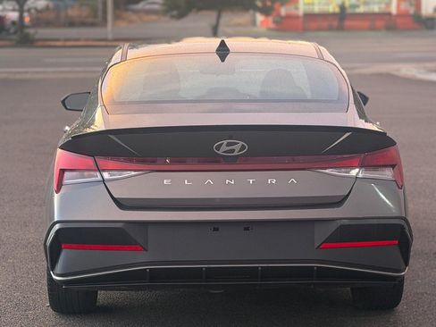 Used 2025 Hyundai Elantra Sport FWD image 3