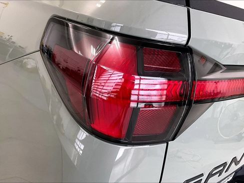 Certified 2025 Hyundai Santa Cruz Limited AWD/4WD image 32