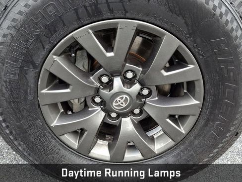 Used 2022 Toyota Tacoma SR5 AWD/4WD image 10