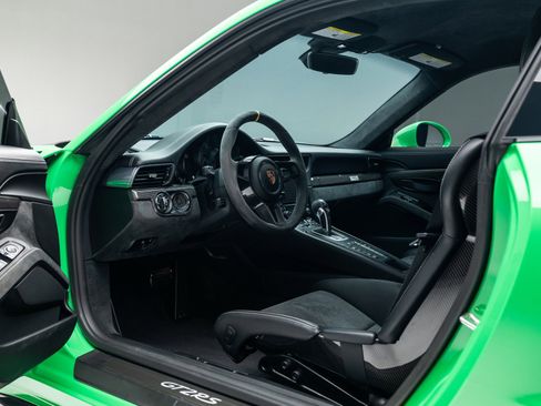 Used 2018 Porsche 911 GT2 RS image 19