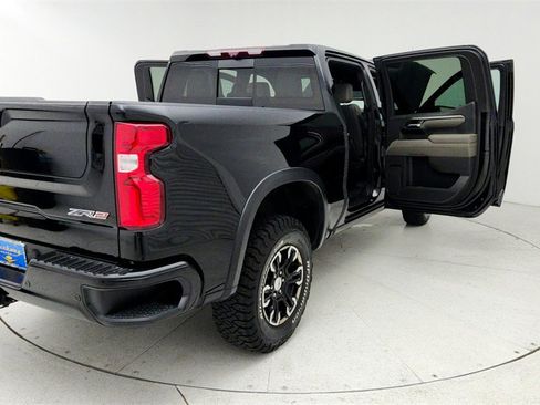Used 2023 Chevrolet Silverado 1500 ZR2 w/ Technology Package image 12