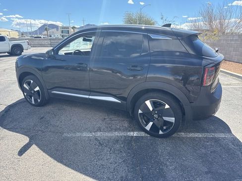 Used 2025 Nissan Kicks SR image 11