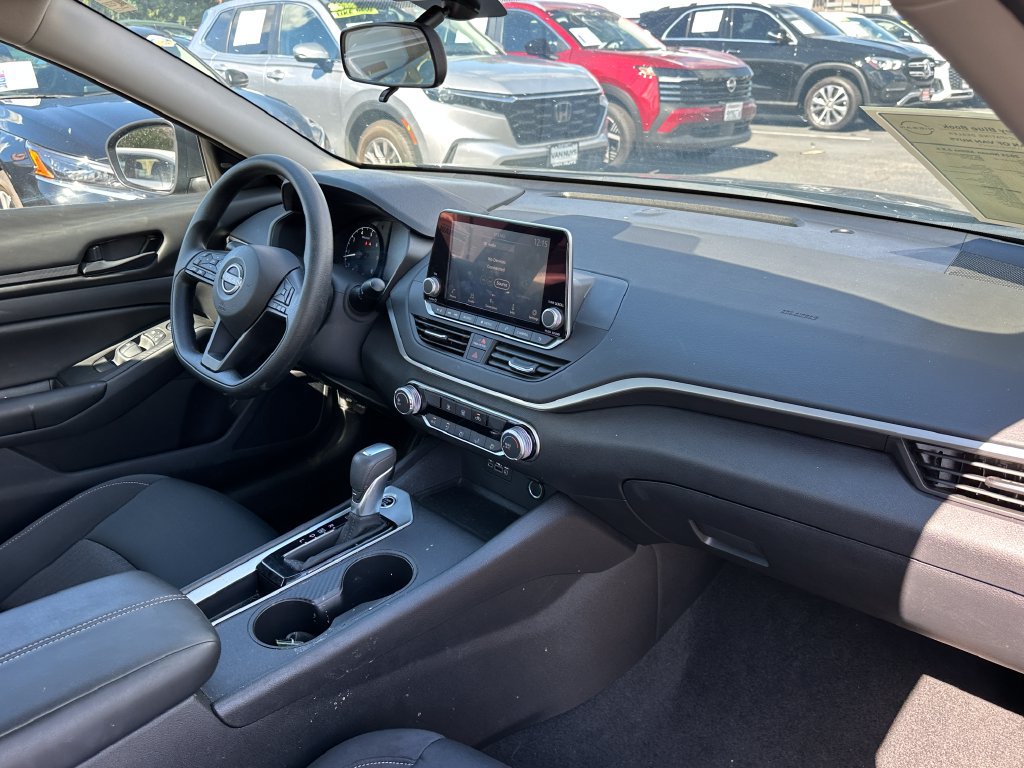 Used 2025 Nissan Altima 2.5 S FWD image 13