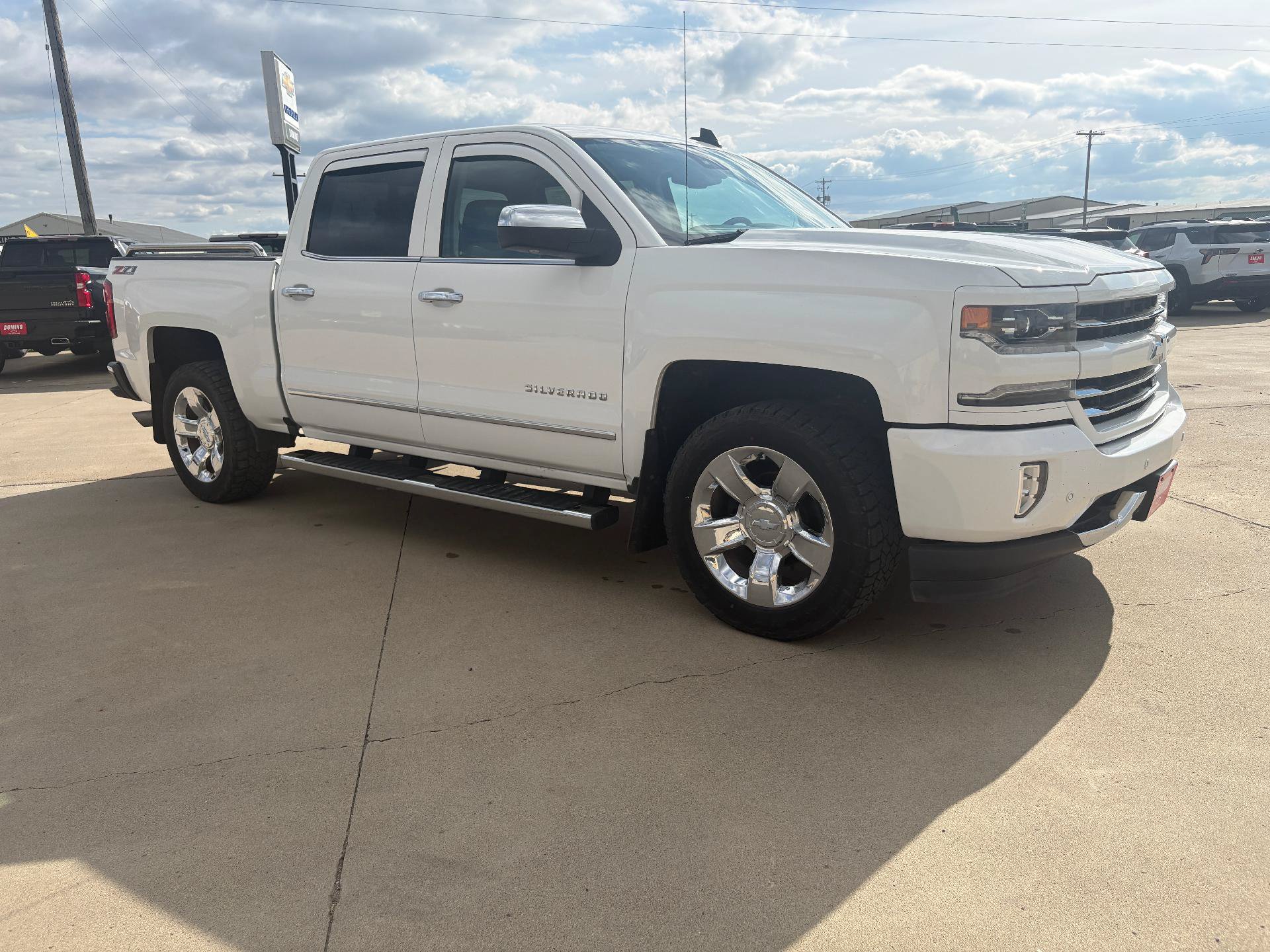 Used 2017 Chevrolet Silverado 1500 LTZ Z71 w/ LTZ Plus Package AWD/4WD image 8