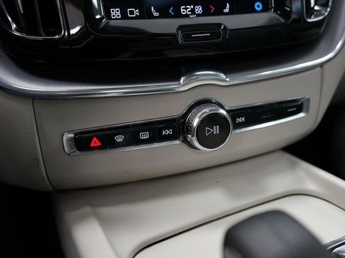 Used 2022 Volvo XC60 T8 Inscription Expression image 42