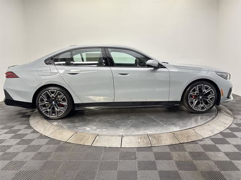 New 2026 BMW i5 eDrive40 w/ M Sport Package image 17