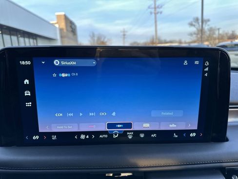 Used 2026 Lincoln Aviator AWD image 12