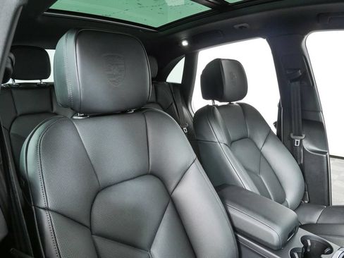 New 2026 Porsche Macan AWD/4WD image 25