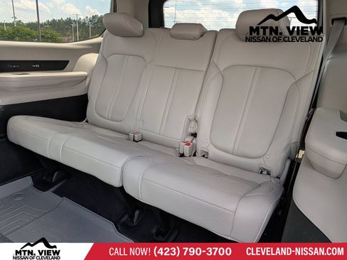 Used 2023 Jeep Wagoneer Series III w/ Convenience Group I AWD/4WD image 13