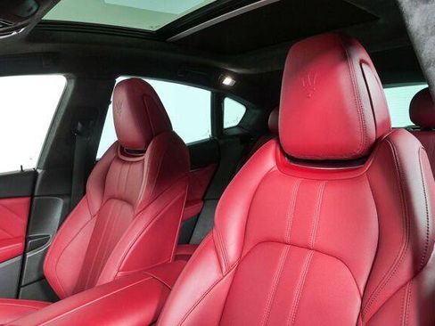 Used 2022 Maserati Levante Modena AWD/4WD image 2