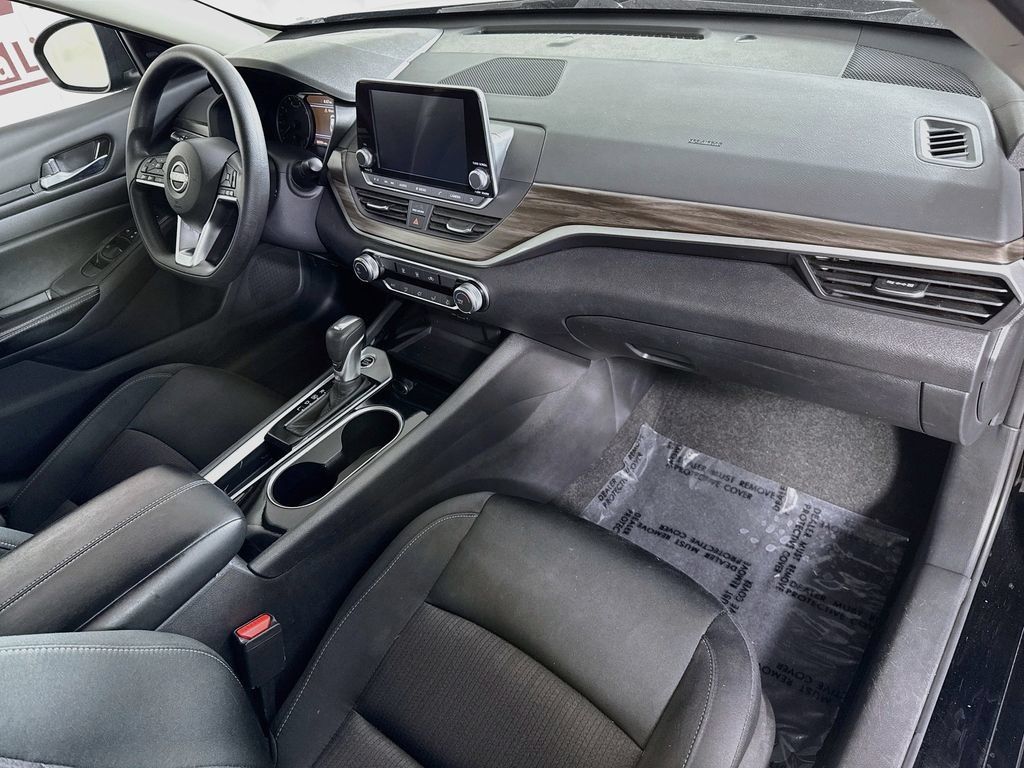 Certified 2024 Nissan Altima 2.5 SV FWD image 30