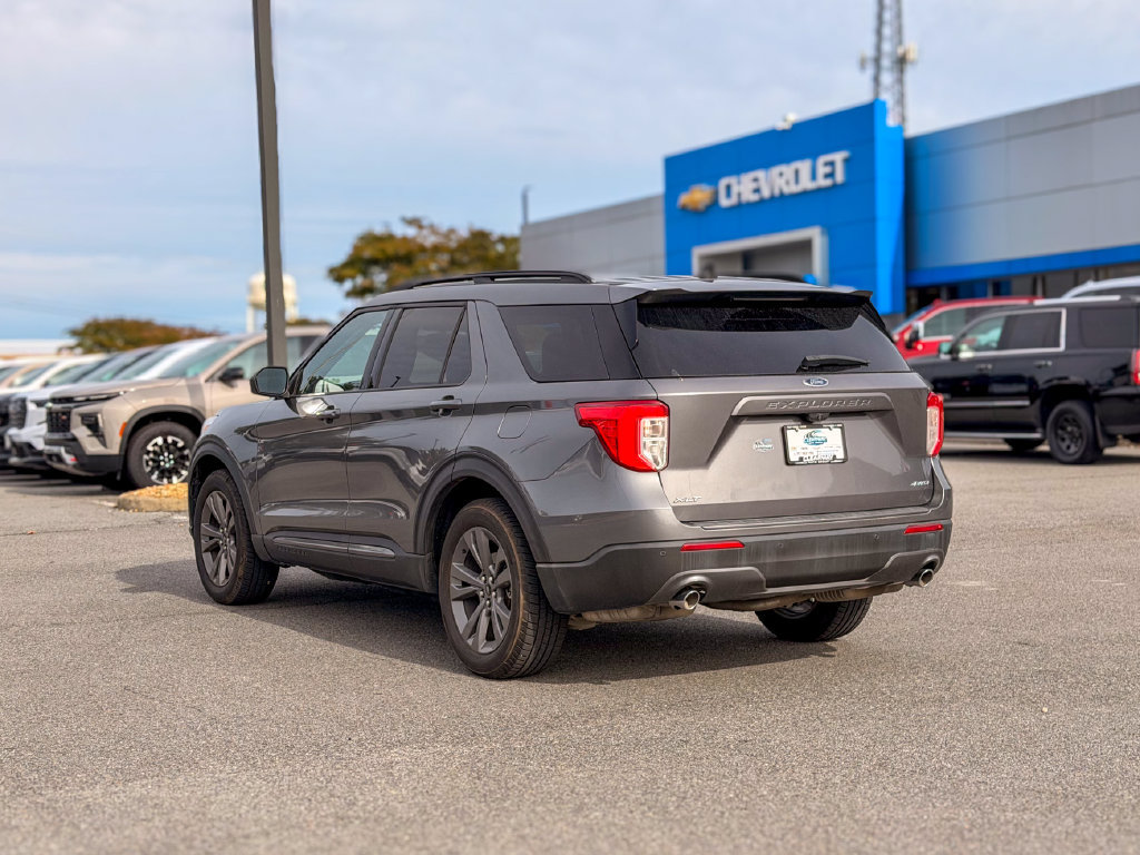 Used 2021 Ford Explorer XLT w/ Equipment Group 202A AWD/4WD image 4