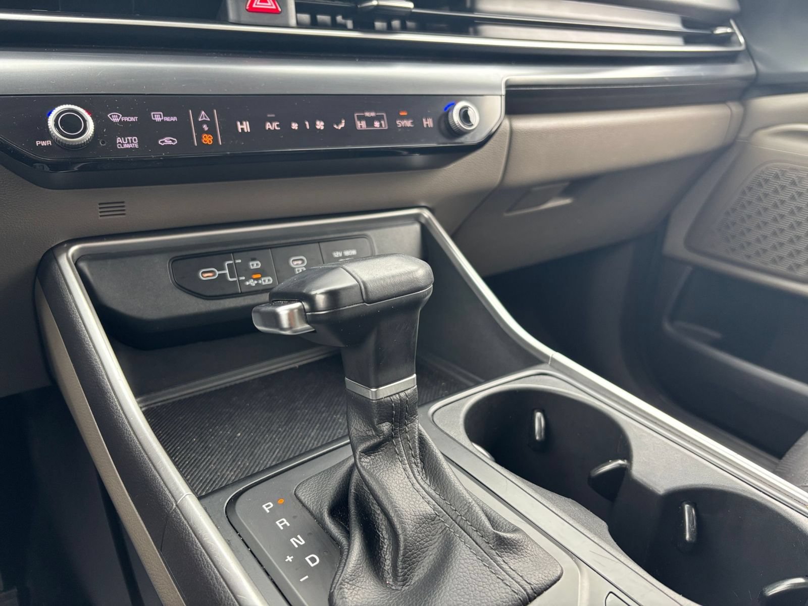 Used 2026 Kia Carnival FWD image 41