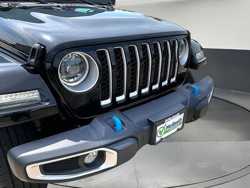 Used 2023 Jeep Wrangler Unlimited Sahara w/ Cold Weather Group AWD/4WD image 32