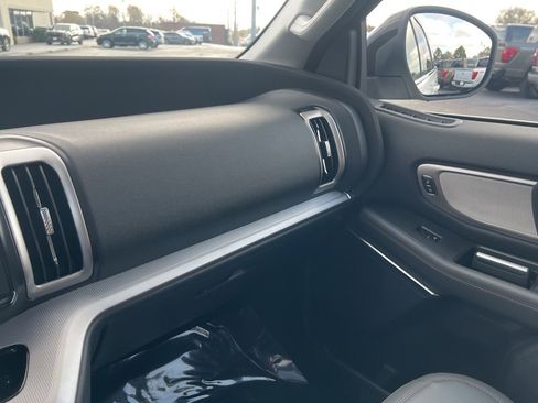 New 2025 Ford Expedition Active image 37