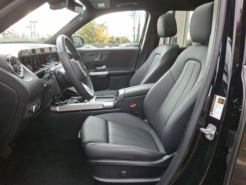 Used 2025 Mercedes-Benz GLB 250 4MATIC image 10