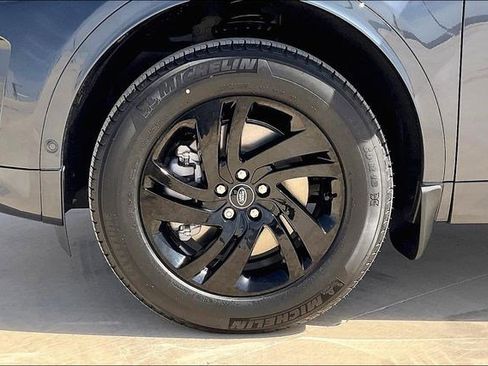 Used 2025 Land Rover Discovery Sport S image 15