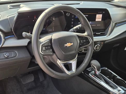 Used 2026 Chevrolet Trax LT w/ LT Convenience Package FWD image 18