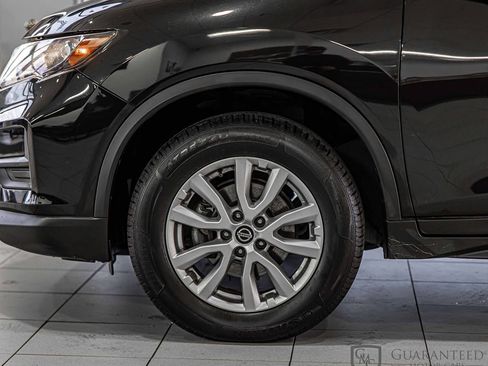 Used 2020 Nissan Rogue SV image 9