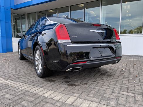 Used 2022 Chrysler 300 Touring image 3