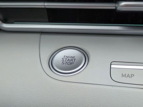 Used 2024 Hyundai Elantra Limited image 28