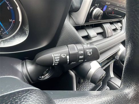 Used 2025 Toyota RAV4 XLE image 26