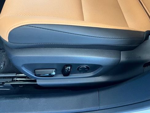 Used 2025 Lexus ES 300h w/ Premium Package FWD image 37
