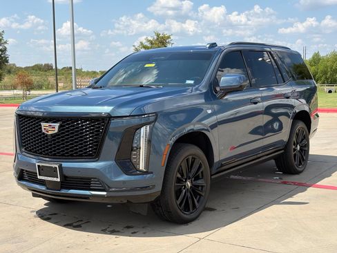 Used 2025 Cadillac Escalade Sport AWD/4WD image 3