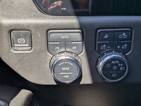 Used 2025 GMC Sierra 1500 SLT image 25