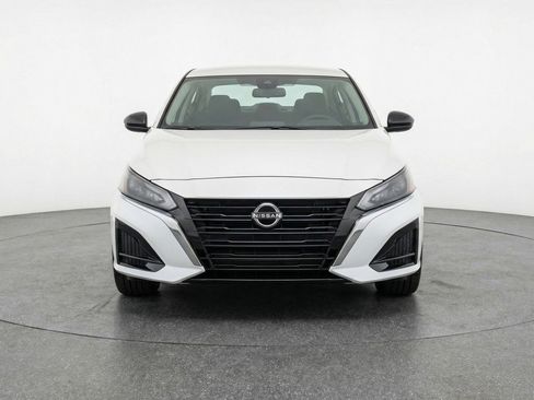 Used 2025 Nissan Altima 2.5 SV image 2