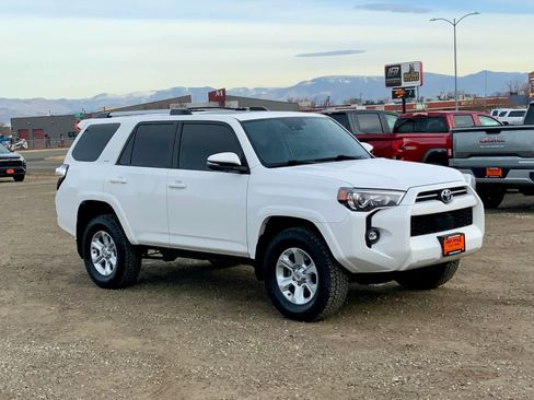 Used 2022 Toyota 4Runner SR5 Premium image 7