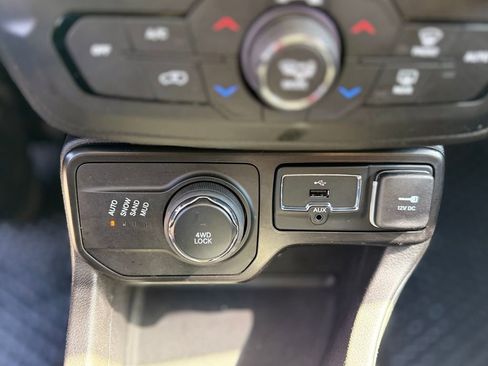Used 2020 Jeep Renegade Altitude image 24