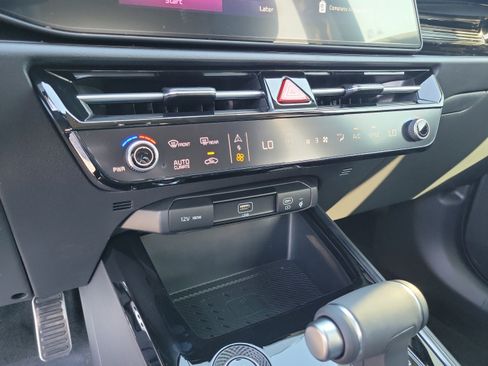 New 2026 Kia Niro SX Touring FWD image 18