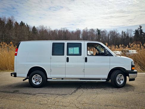 Used 2024 GMC Savana 2500 w/ Driver Convenience Package RWD image 2