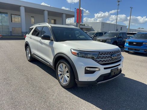 Certified 2022 Ford Explorer Limited w/ Limited Technology Package image 4