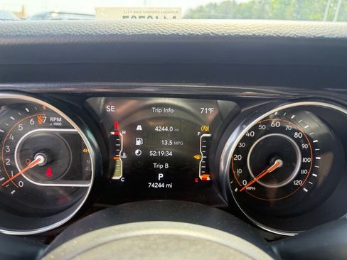 Used 2022 Jeep Gladiator Sport AWD/4WD image 15