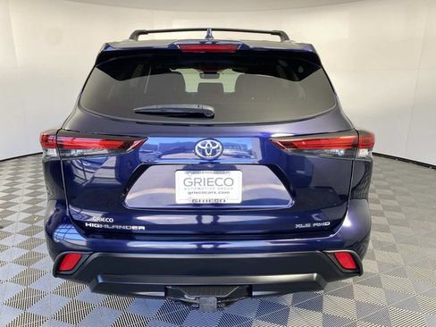 Used 2024 Toyota Highlander XLE AWD/4WD image 7
