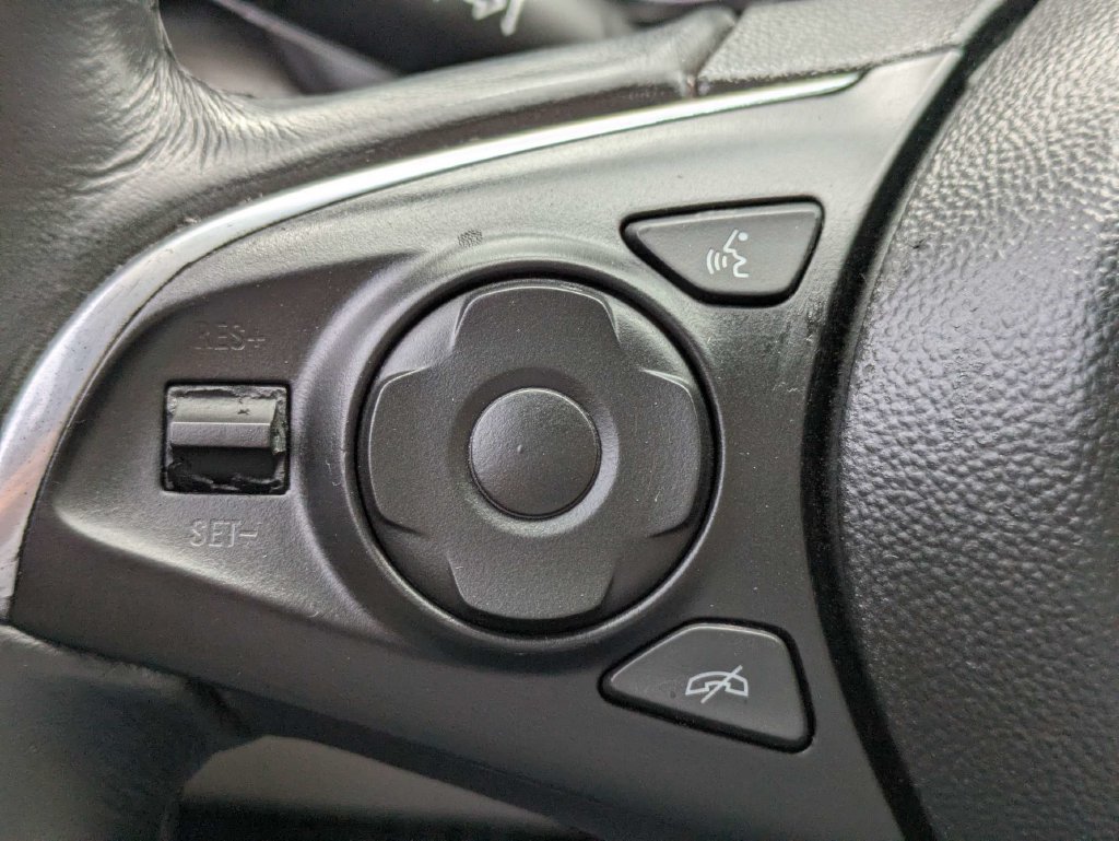 Used 2019 Buick Enclave Essence FWD image 25