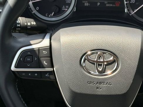 Certified 2025 Toyota Highlander LE FWD image 12