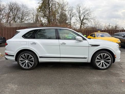 Used 2021 Bentley Bentayga w/ First Edition Specification image 7