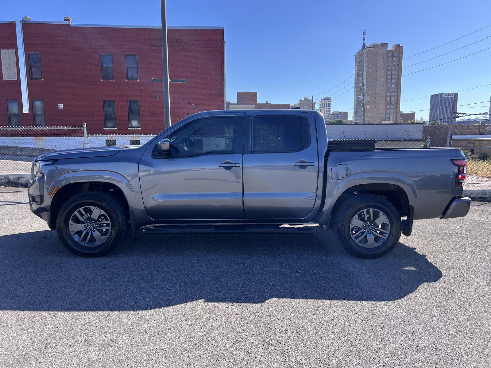 Used 2025 Nissan Frontier SV AWD/4WD image 27