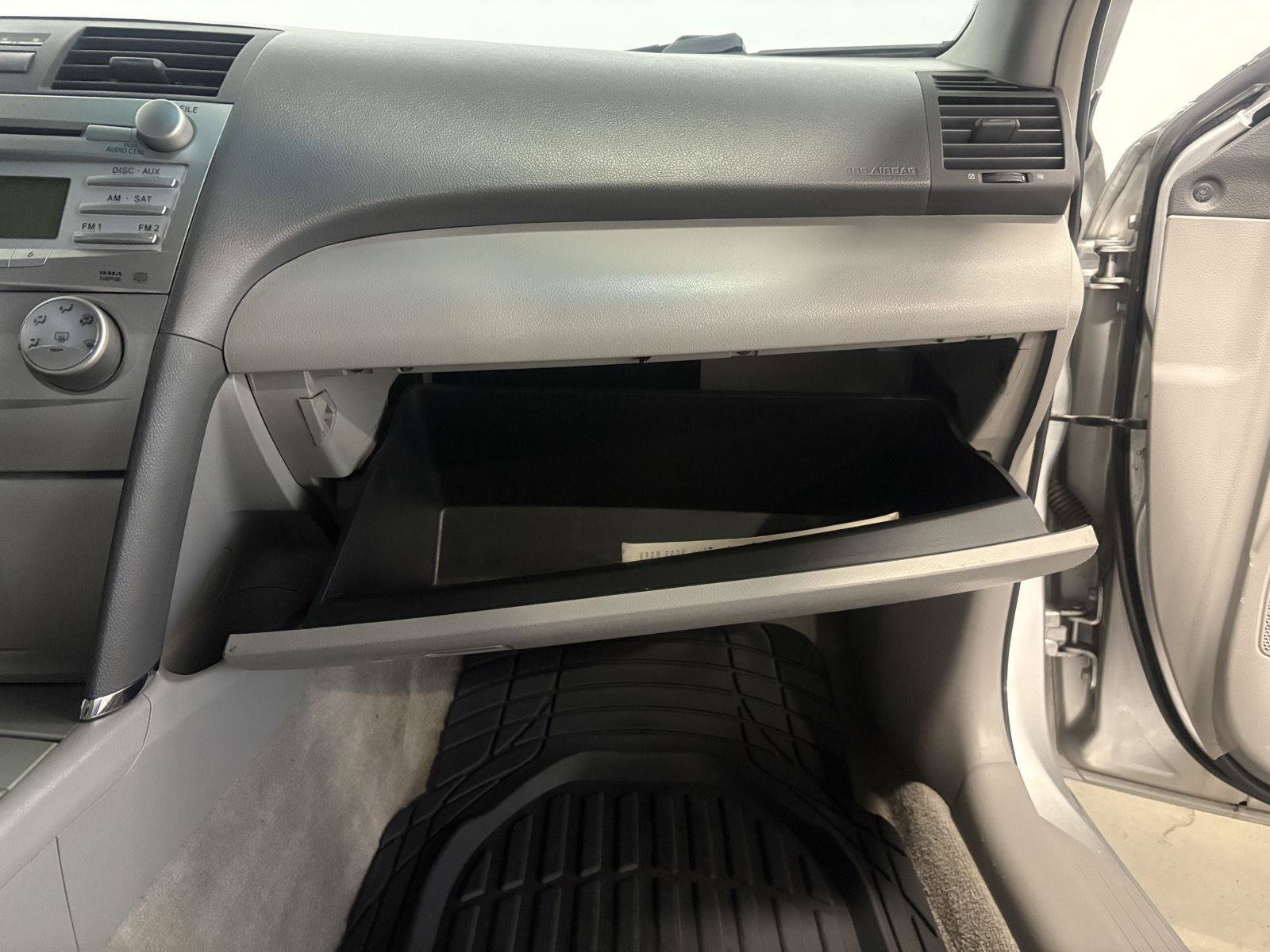 Used 2011 Toyota Camry LE FWD image 54