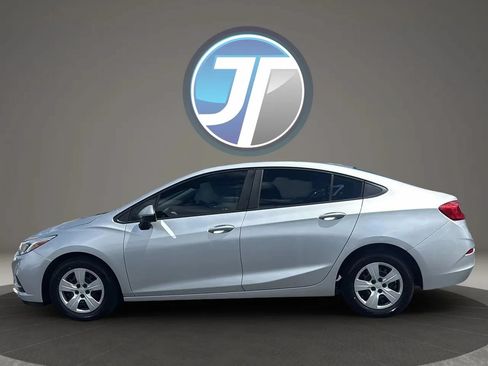 Used 2018 Chevrolet Cruze LS FWD image 18