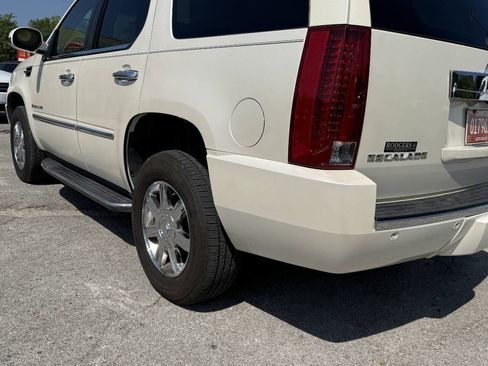 Used 2007 Cadillac Escalade AWD w/ Information Package image 30