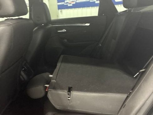 Used 2019 Chevrolet Impala LT FWD image 27