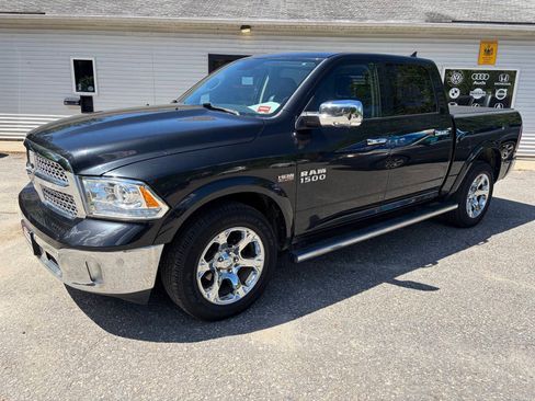 Used 2017 RAM 1500 Laramie w/ Convenience Group AWD/4WD image 3