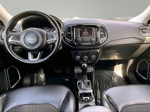 Used 2018 Jeep Compass Latitude FWD image 19