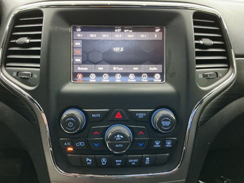 Used 2021 Jeep Grand Cherokee Laredo AWD/4WD image 33